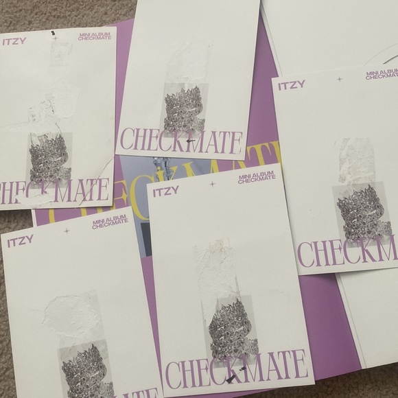 Itzy Checkmate Kpop album Chaeryeong Version - Picture 7 of 7